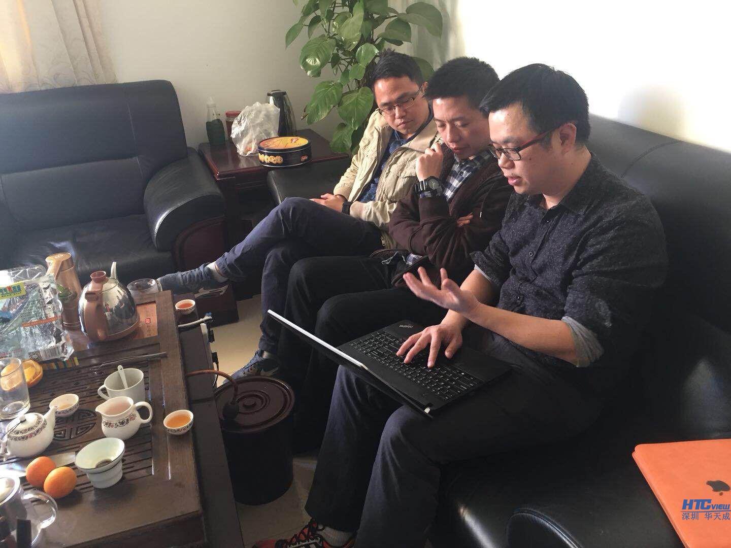 華天人向管理處耐心講解