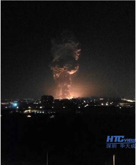 天津濱海新區碼頭深夜突發爆炸圖片