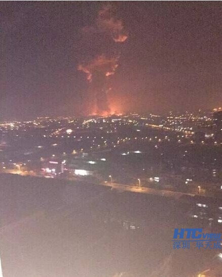 天津濱海新區碼頭深夜突發爆炸圖片