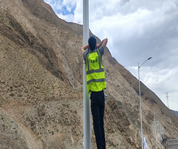 暴雨中斷橋30秒生死時速！華天成定向廣播如何穿透車窗搶贏預警黃金窗口